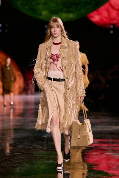 Look 42